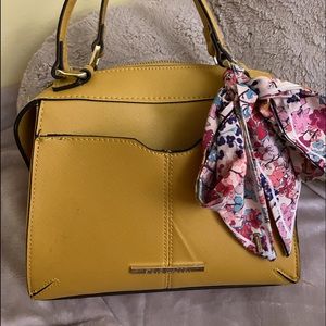 Steve Madden Crossbody Yellow Purse With Scarf💘